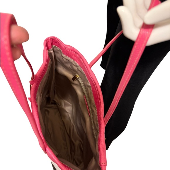 CYNTHIA ROWLEY Stylish Pink, White, and Black Tote Bag - Picture 6 of 10